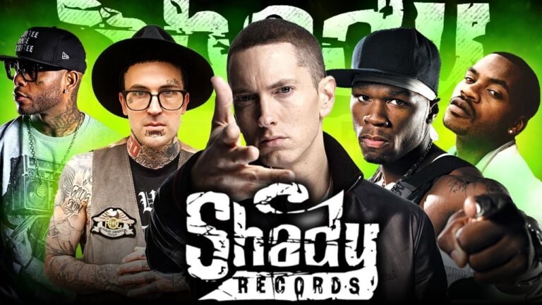 Logo de Shady Records y detrás esta Eminem en el medio, y a sus lados 50 Cent, Yelawolf, Royce da 5 9 y Obie Trice